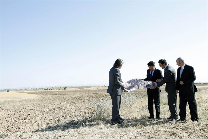 El presidente madrileño, Ignacio González, en la visita a El Álamo