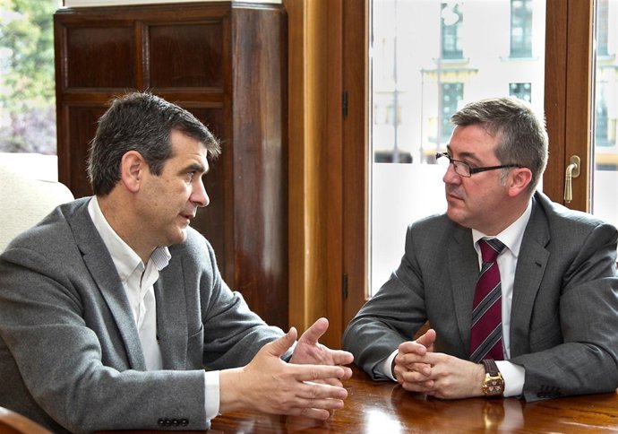 Reunión del Alcalde con el Consejero de Educación