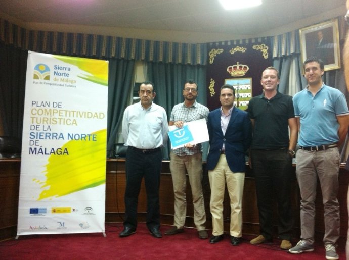 Jacobo Florido entrega reconocimientos turísticos