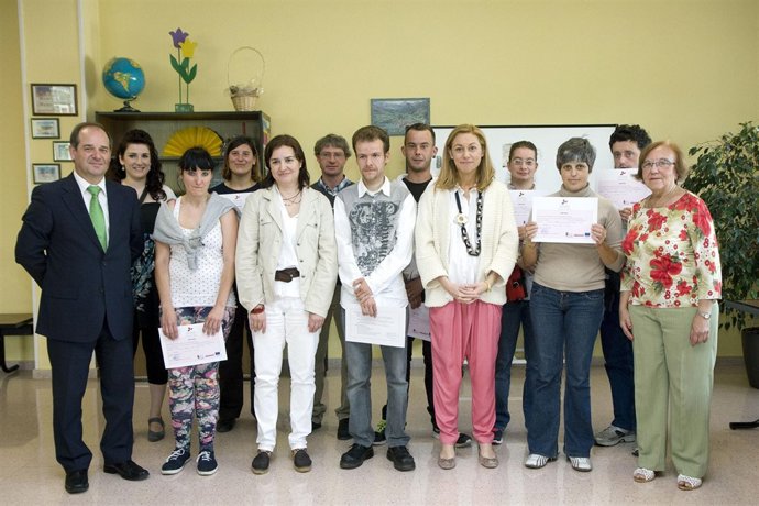 Entrega de diplomas del taller de empleo de Ampros