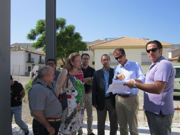 Sáez y Martínez visitan las obras de la estación de autobuses de Mancha Real.