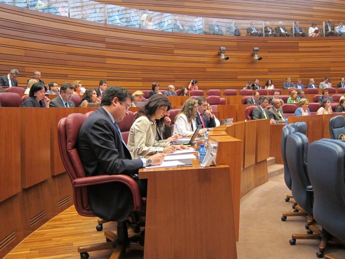 Oscar López durante el Debate de Política General de Castilla y León