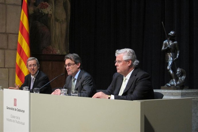 El pte.Clúster X.Guitart; el pte.Artur Mas y el secr.De Proa J.A.González