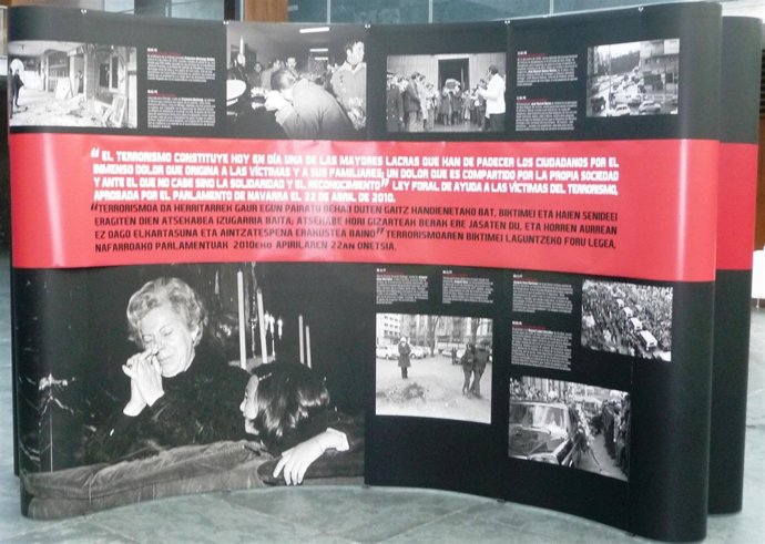 Exposición en recuerdo a las víctimas de ETA en el Parlamento.