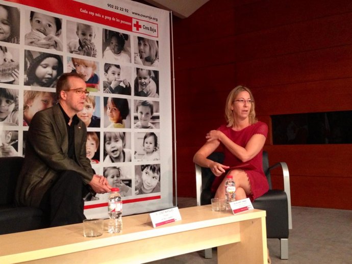 El presidente de Creu Roja, Josep Marquès, y la consellera Neus Munté