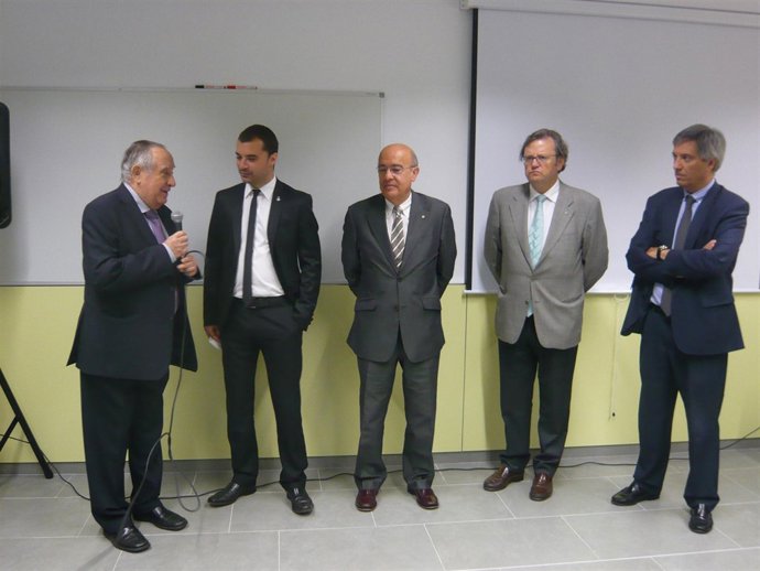 El conseller de Salud, Boi Ruiz, visita el Hospital de Terrassa