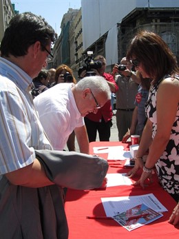 Cayo Lara, en la puerta del Sol 