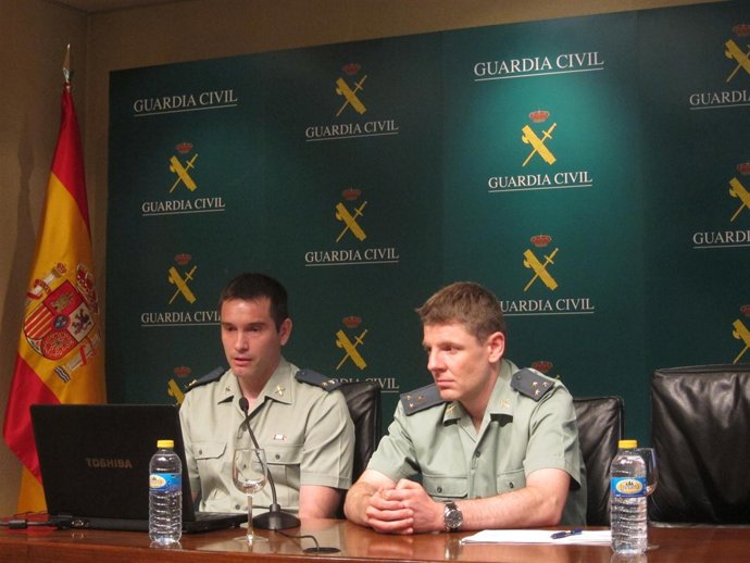El teniente Galán y el capitán Ortega durante la presentación de EMERGEO