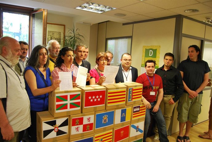 La MERP entrega 217.000 firmas por las pensiones al Defensor del Pueblo