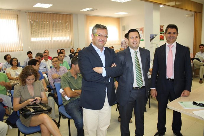 Expósito (centro) durante la celebración de la jornada