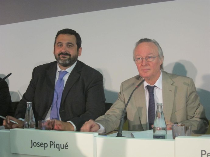  El Consejero Delegado De Vueling, Álex Cruz, Y El Pte. Josep Piqué