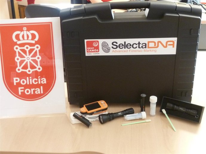 Artículos necesarios para la impregnación y detección del ADN sintético.