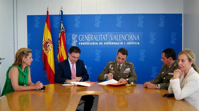 Firma del convenio entre Gobernación y la UME