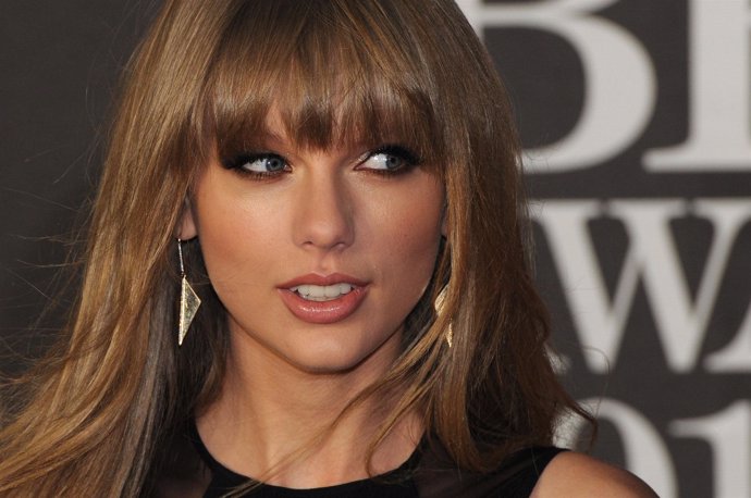 Abercrombie se burla de la vida amorosa de la cantante Taylor Swift