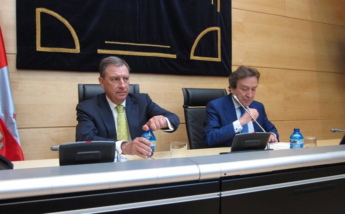 Juan José Mateos y De Santiago-Juárez tras el Consejo de Gobierno