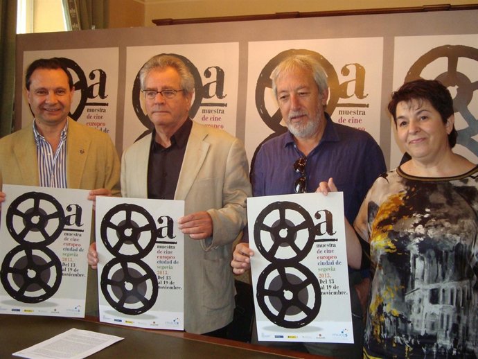 Satué, segundo por la izquierda, en la presentación del cartel del Muces