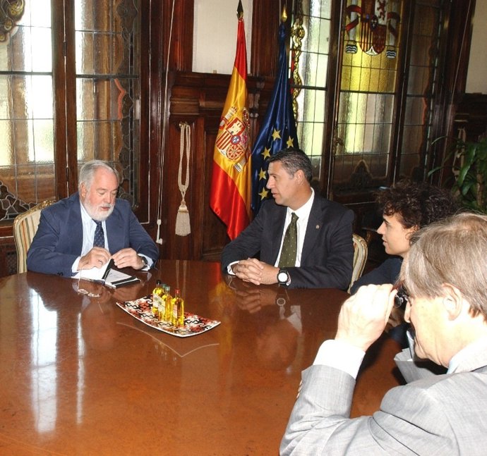 El ministro M.Arias Cañete y el alcalde de Badalona X.Garcia Albiol