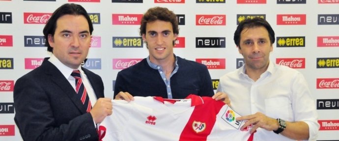 Raúl Baena con Martín Presa y Felipe Miñambres en su presentación con el Rayo