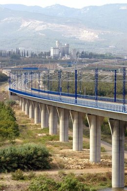 Viaducto de una línea AVE