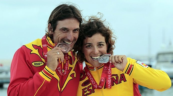 Jesús Rogel y Alicia Cebrián con su medalla en Mersin