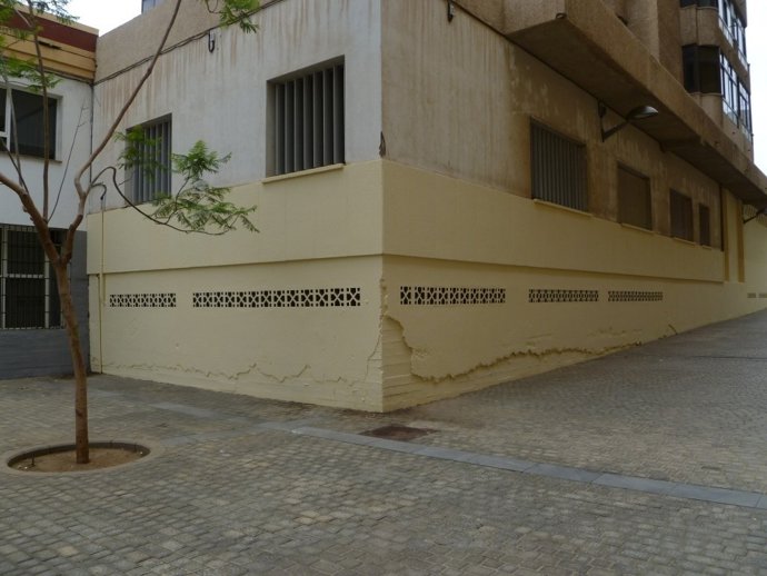 Una de las fachadas acondicionada