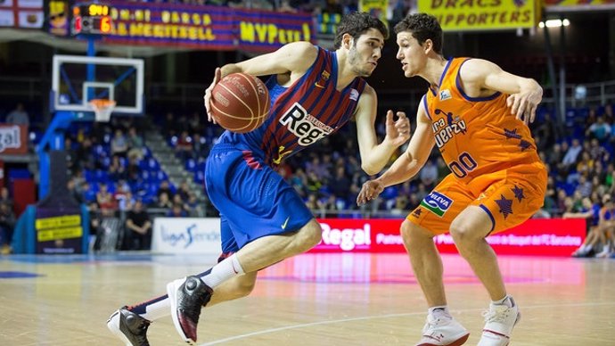 Àlex Abrines (FC Barcelona Regal) y San Miguel (Valencia Basket)