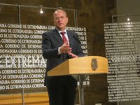 Monago sostiene que el objetivo del 1,3 "en principio" le parece "bien", aunque hay que "ver la letra pequeña"