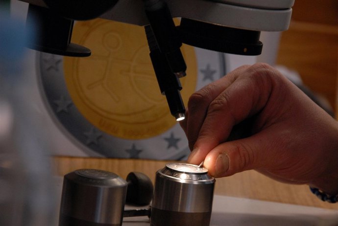 Fabricación De Monedas De Euros En La Fábrica Nacional De Moneda Y Timbre
