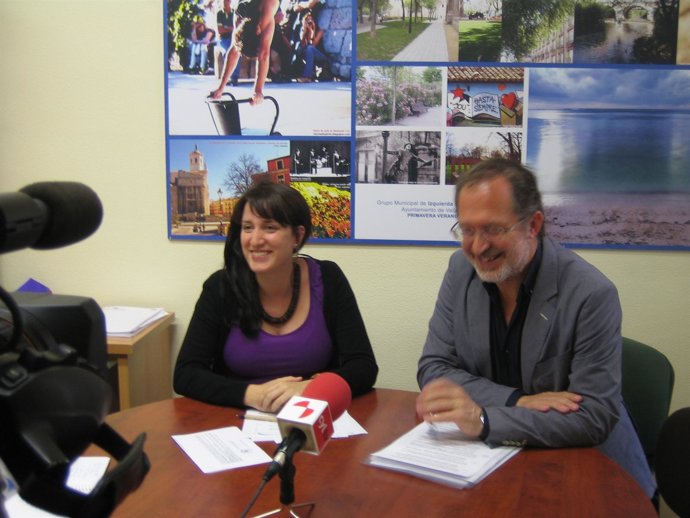 María Sánchez (I) y Manuel Saravia (D)