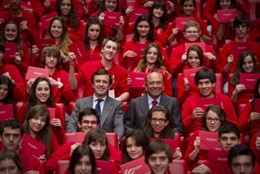 Becarios de Becas Europa con el rector de la UFV, Daniel Sada, y Emilio Botín