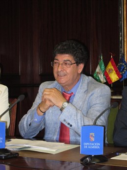 Valderas, en rueda de prensa en Almería