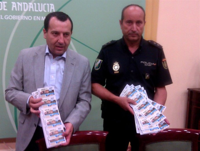 Ruiz Espejo y un policía