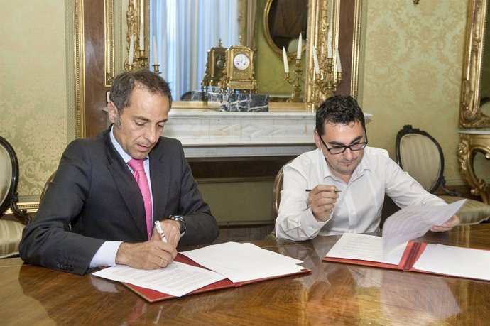  Sánchez De Muniáin Y Rodríguez Firman El Convenio De Colaboración.