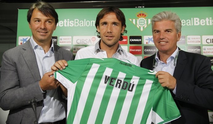 Joan Verdú, presentado con el Betis