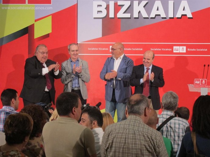 Gaspar Zarrías, con José Antonio Pastor, Tontxu Rodríguez y Alfonso García