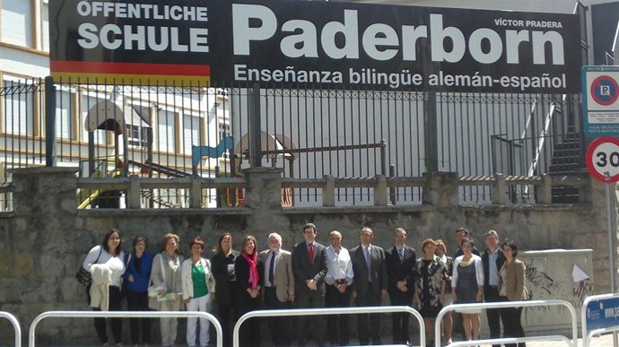 El consejero José Iribas en el colegio Víctor Pradera.