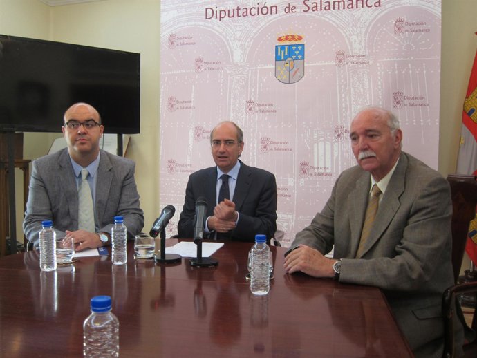 Iglesias (C) Carlos García (I) y Francisco Albarrán (D)