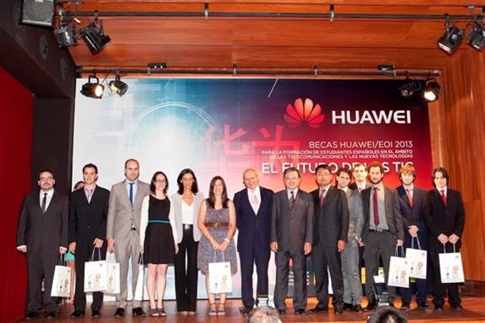 Huawei entrega diez becas a estudiantes españoles para ir a China