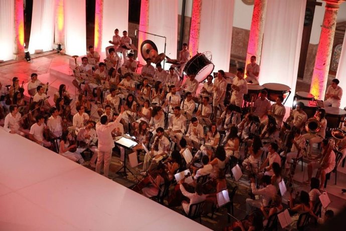 La Filharmònica dela UV actúa en Serenates