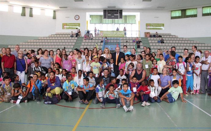 Pérez con los niños