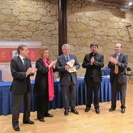 Garzón recibe el premio '13 Rosas'