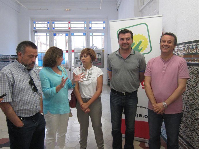 Antonio Maíllo y José Antonio Castro junto a otros miembros de IU