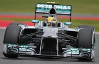 Hamilton reina en casa y Alonso partirá décimo