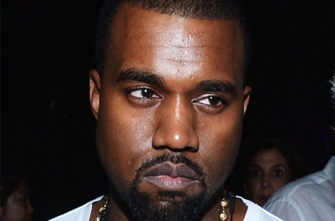 Kayne West hace su primera aparición tras el nacimiento de North West