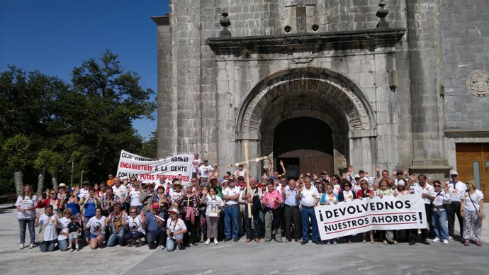 Afectados por las preferentes peregrinan a La Bien Aparecida