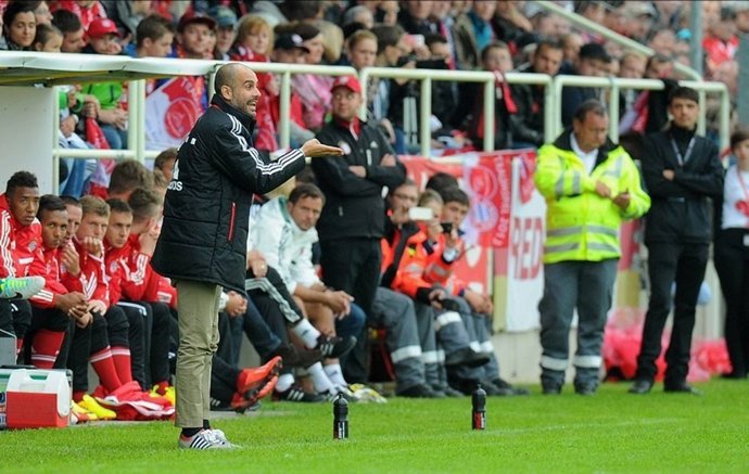 Pep Guardiola dirige su primer partido con el Bayern