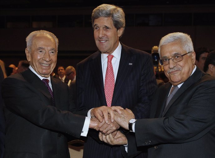 Abbas, Peres y John Kerry