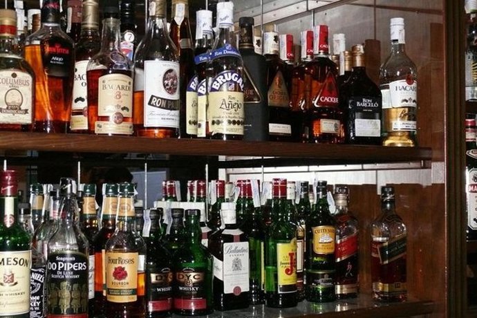 Gobierno sube los impuestos del alcohol y el tabaco