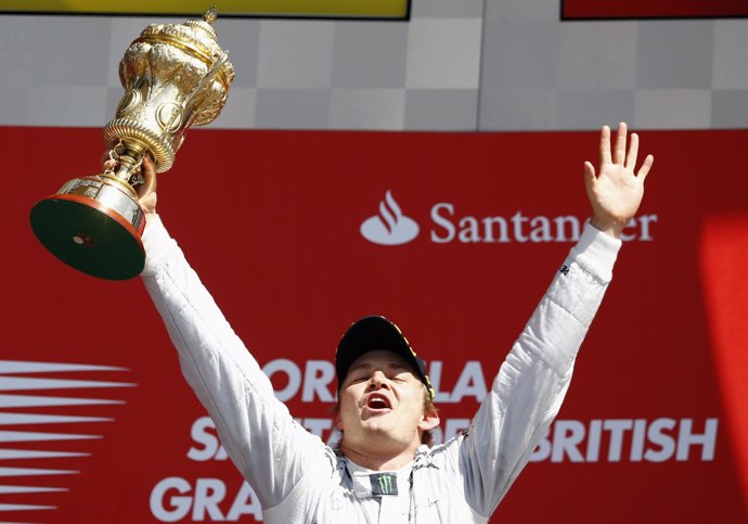 El piloto Nico Rosberg conquista la carrera de Silverstone