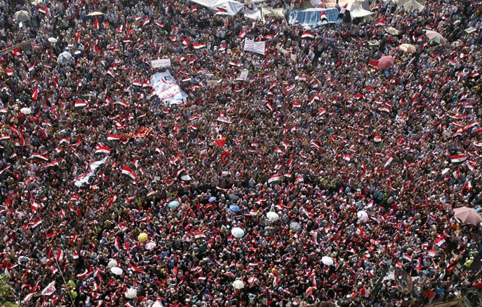 Cientos de miles de egipcios piden la dimisión de Mursi